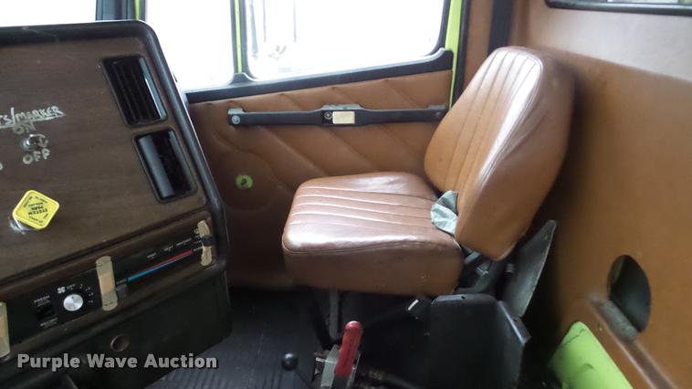 image for item DA2912 1992 Freightliner FLC11264 dump truck