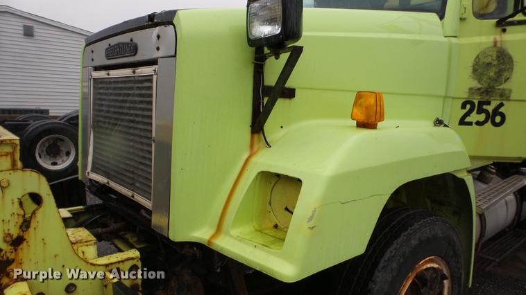 image for item DA2912 1992 Freightliner FLC11264 dump truck