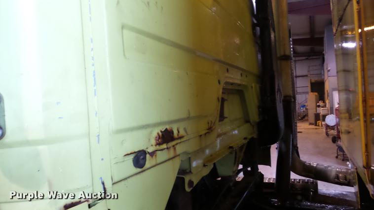 image for item DA2912 1992 Freightliner FLC11264 dump truck