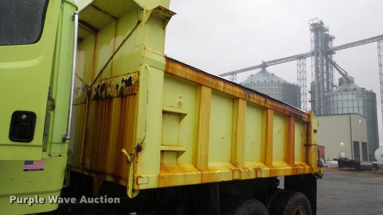 image for item DA2912 1992 Freightliner FLC11264 dump truck