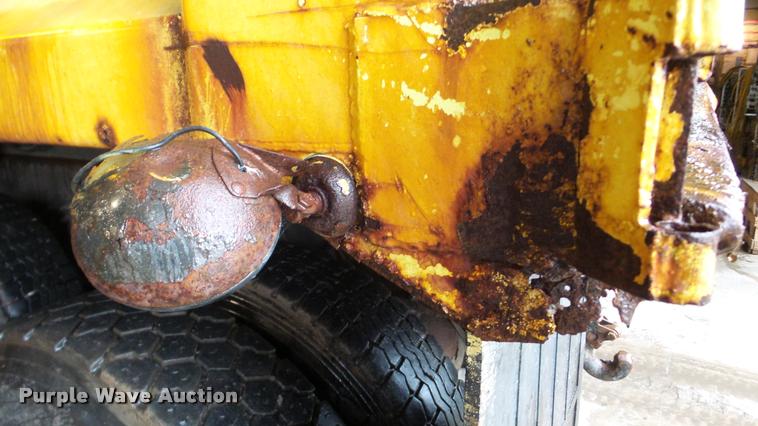 image for item DA2912 1992 Freightliner FLC11264 dump truck