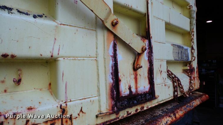 image for item DA2912 1992 Freightliner FLC11264 dump truck