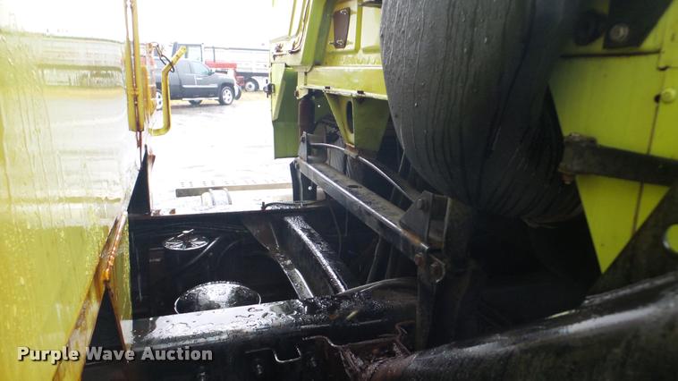 image for item DA2912 1992 Freightliner FLC11264 dump truck