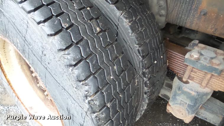 image for item DA2912 1992 Freightliner FLC11264 dump truck