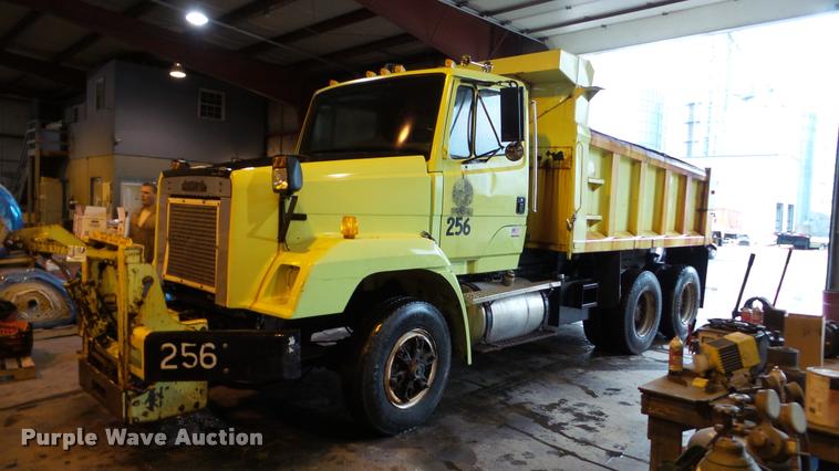 image for item DA2912 1992 Freightliner FLC11264 dump truck