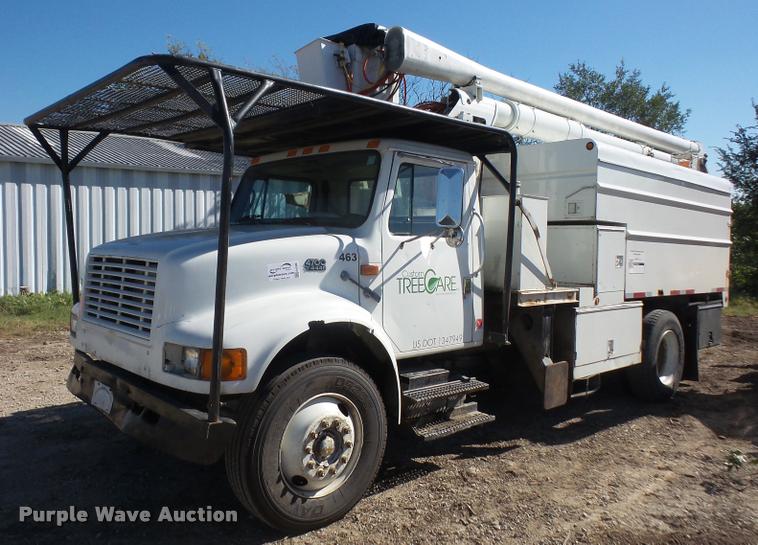 image for item DA3965 1999 International 4700 bucket/forestry truck