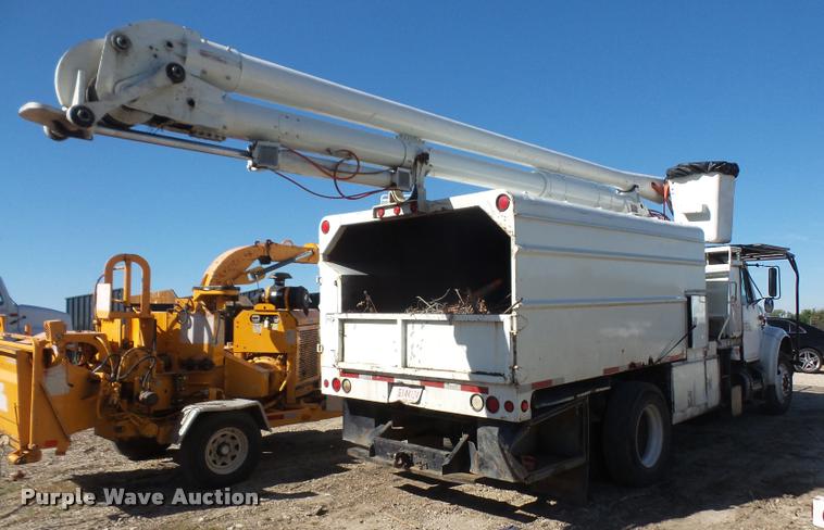 image for item DA3965 1999 International 4700 bucket/forestry truck