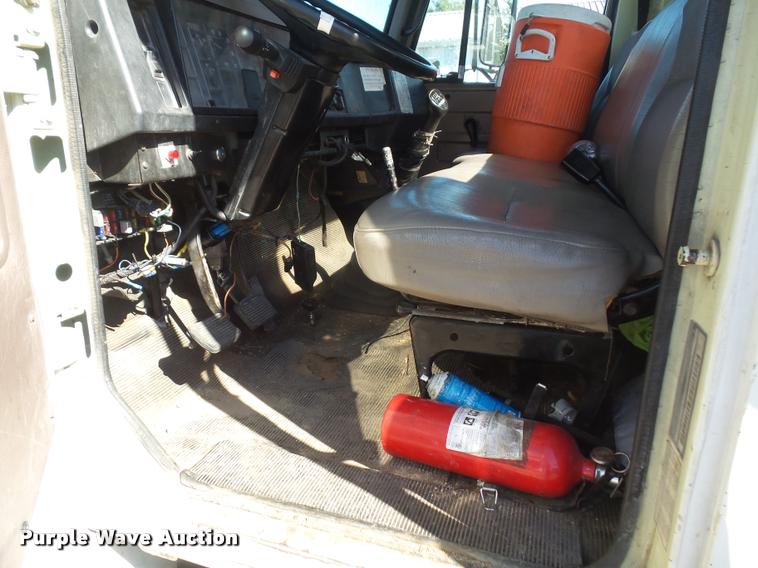 image for item DA3965 1999 International 4700 bucket/forestry truck