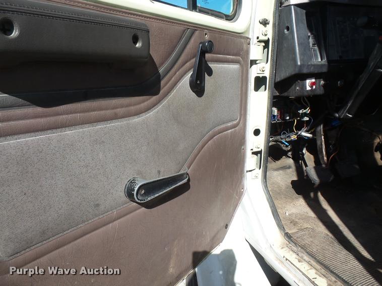 image for item DA3965 1999 International 4700 bucket/forestry truck