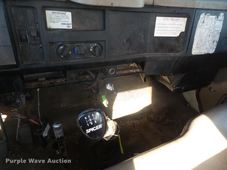 image for item DA3965 1999 International 4700 bucket/forestry truck