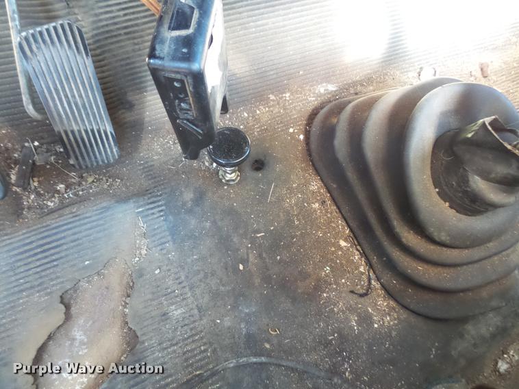 image for item DA3965 1999 International 4700 bucket/forestry truck