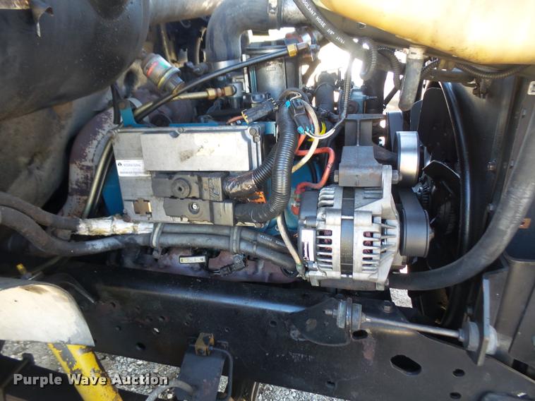 image for item DA3965 1999 International 4700 bucket/forestry truck