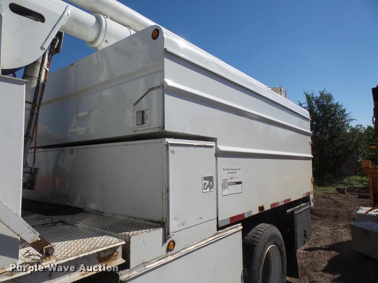 image for item DA3965 1999 International 4700 bucket/forestry truck