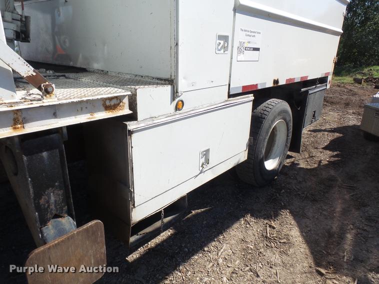 image for item DA3965 1999 International 4700 bucket/forestry truck