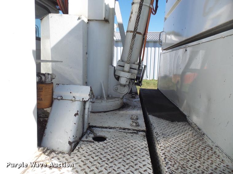 image for item DA3965 1999 International 4700 bucket/forestry truck