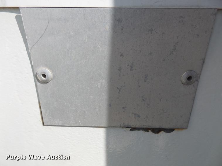 image for item DA3965 1999 International 4700 bucket/forestry truck