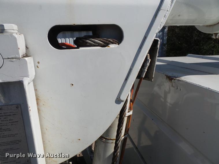 image for item DA3965 1999 International 4700 bucket/forestry truck