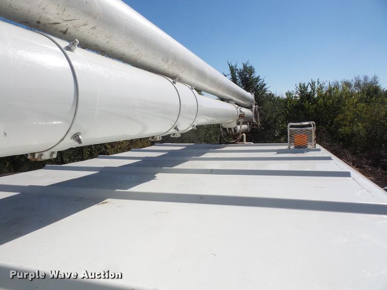 image for item DA3965 1999 International 4700 bucket/forestry truck