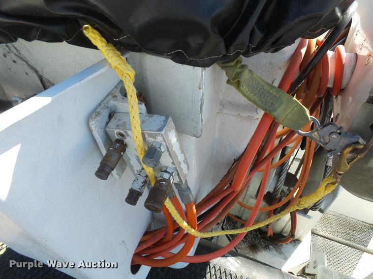 image for item DA3965 1999 International 4700 bucket/forestry truck