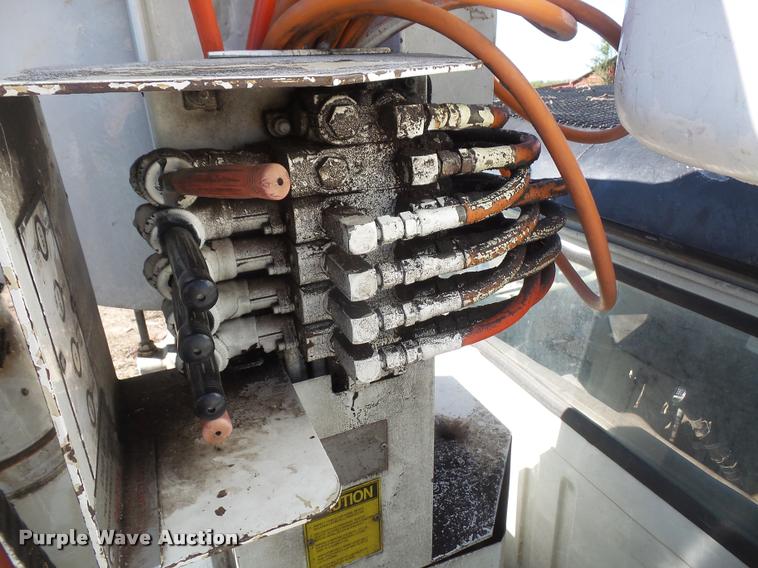 image for item DA3965 1999 International 4700 bucket/forestry truck