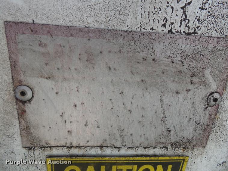 image for item DA3965 1999 International 4700 bucket/forestry truck