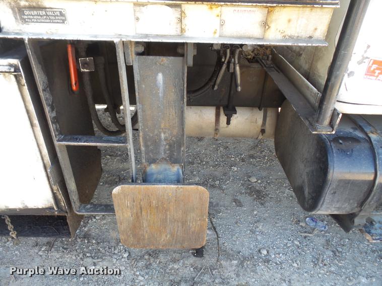 image for item DA3965 1999 International 4700 bucket/forestry truck