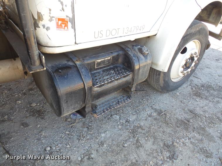 image for item DA3965 1999 International 4700 bucket/forestry truck