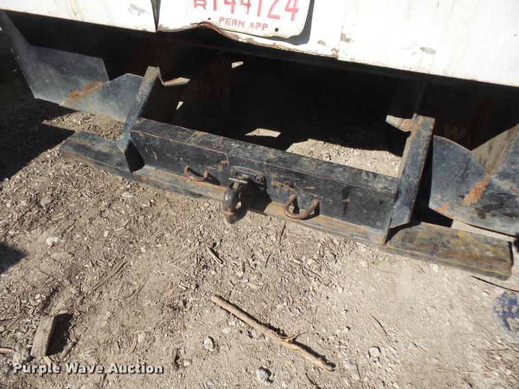 image for item DA3965 1999 International 4700 bucket/forestry truck