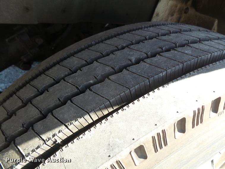 image for item DA3965 1999 International 4700 bucket/forestry truck