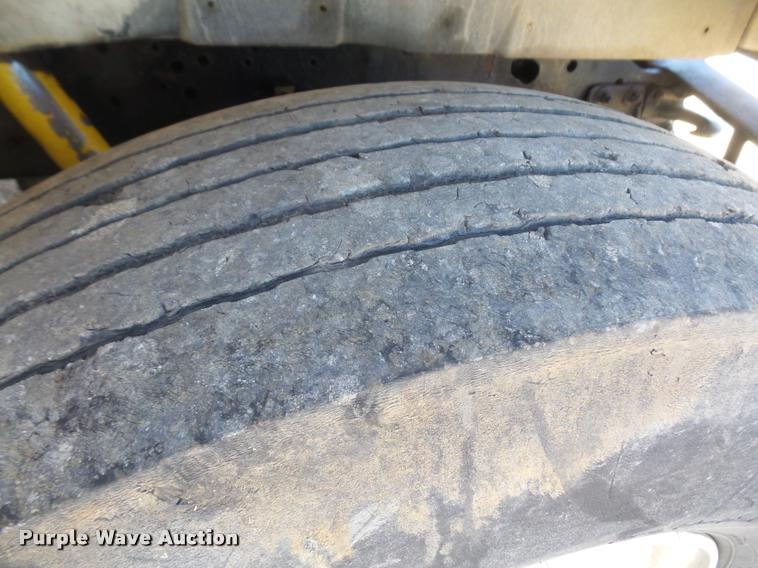 image for item DA3965 1999 International 4700 bucket/forestry truck