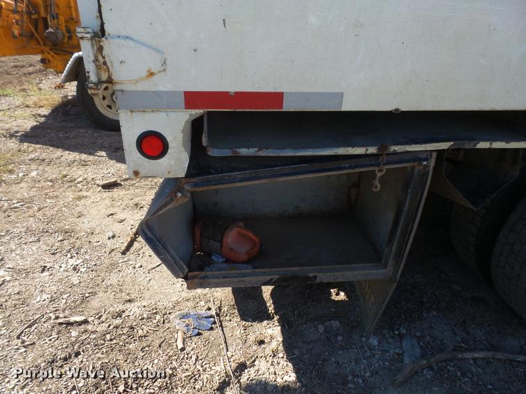 image for item DA3965 1999 International 4700 bucket/forestry truck