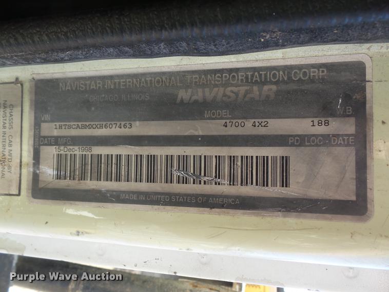 image for item DA3965 1999 International 4700 bucket/forestry truck