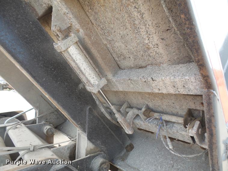 image for item DA3966 1997 Hilbilt end dump trailer