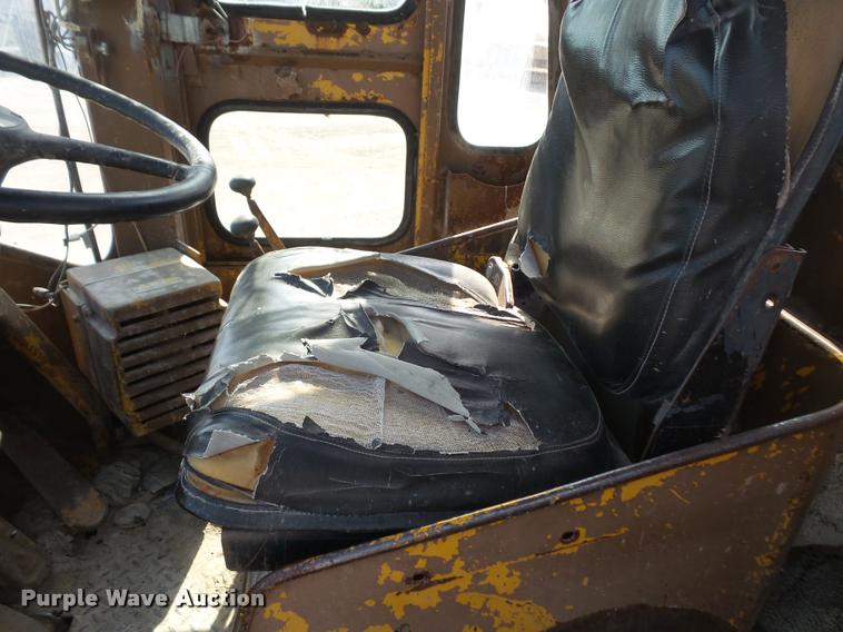 image for item DA3968 1971 Caterpillar 950 wheel loader