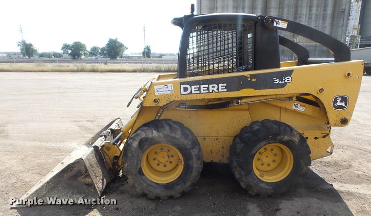 image for item DA3970 2006 John Deere 328 skid steer