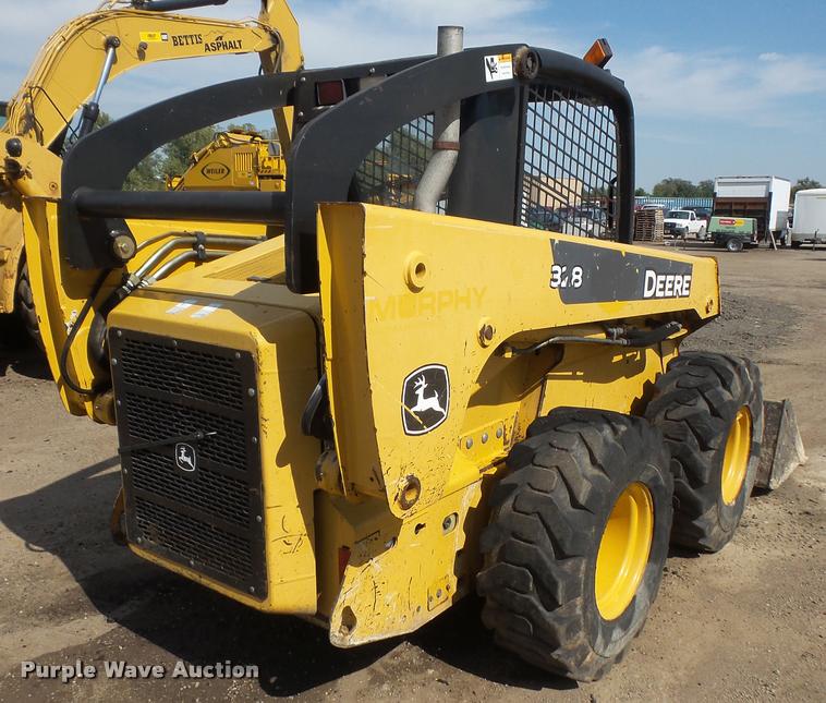 image for item DA3970 2006 John Deere 328 skid steer