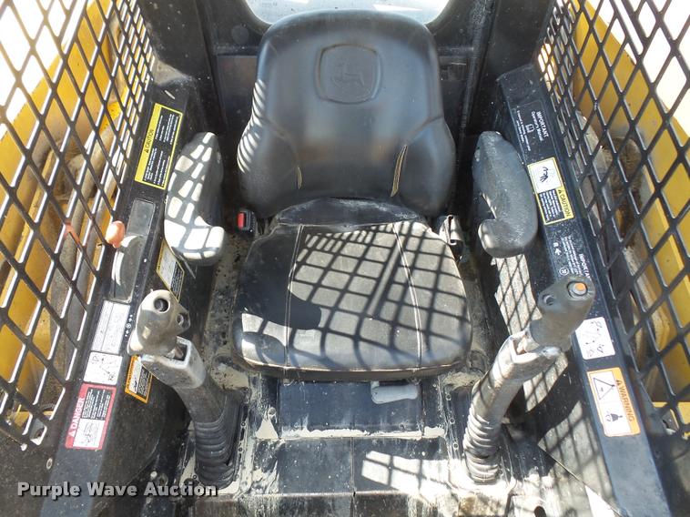 image for item DA3970 2006 John Deere 328 skid steer