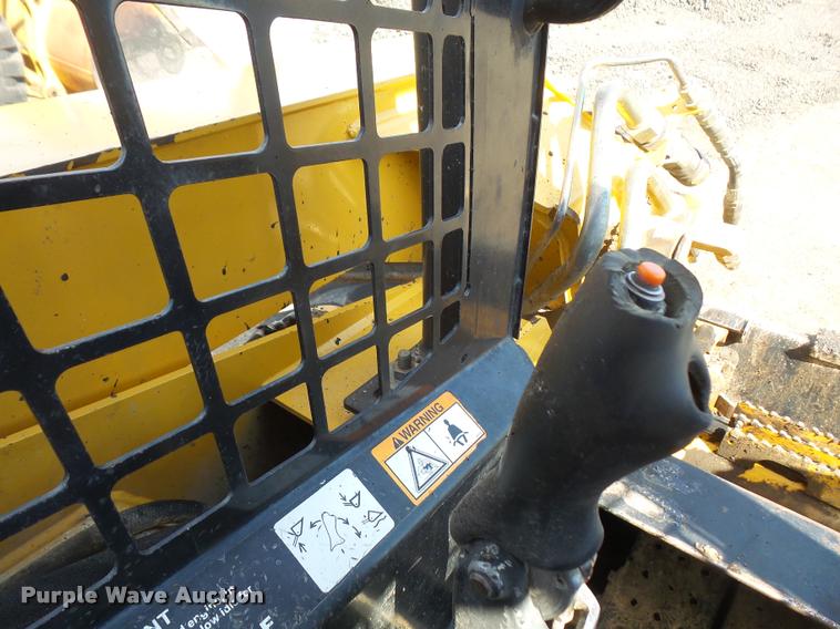 image for item DA3970 2006 John Deere 328 skid steer