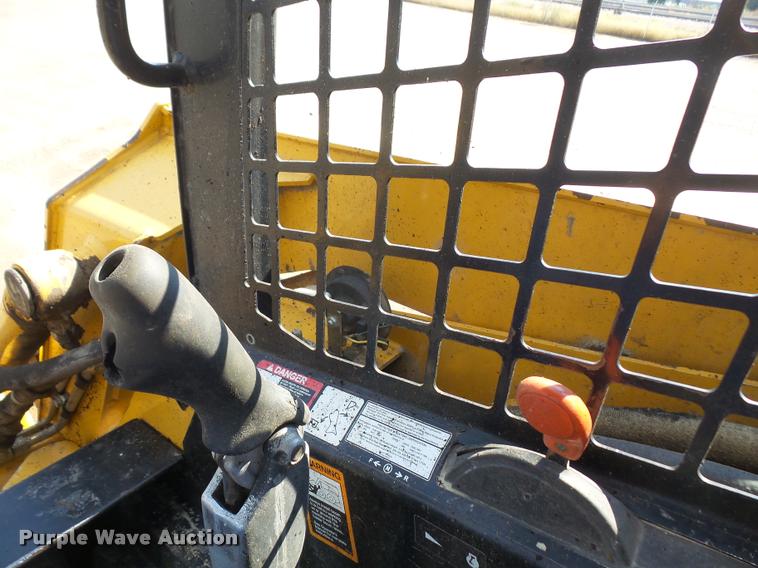 image for item DA3970 2006 John Deere 328 skid steer