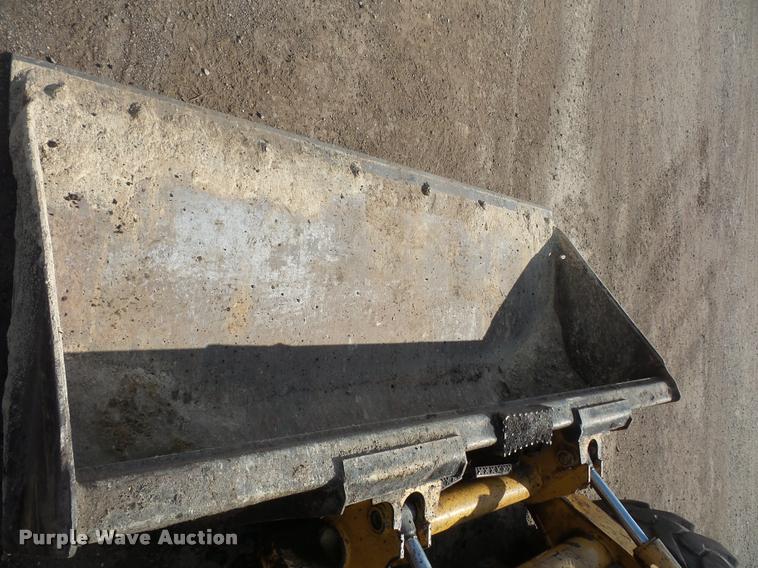 image for item DA3970 2006 John Deere 328 skid steer