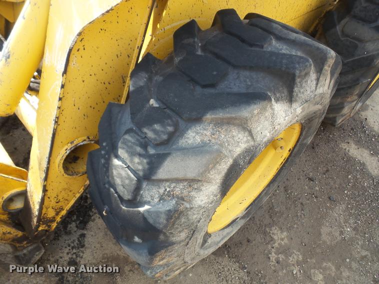 image for item DA3970 2006 John Deere 328 skid steer