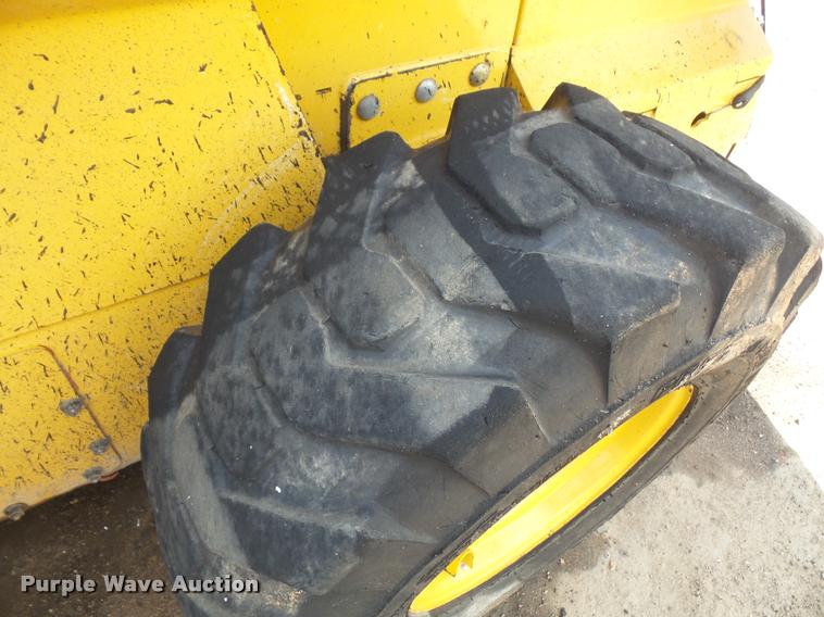 image for item DA3970 2006 John Deere 328 skid steer