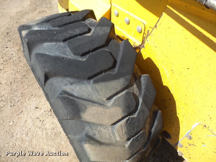 image for item DA3970 2006 John Deere 328 skid steer