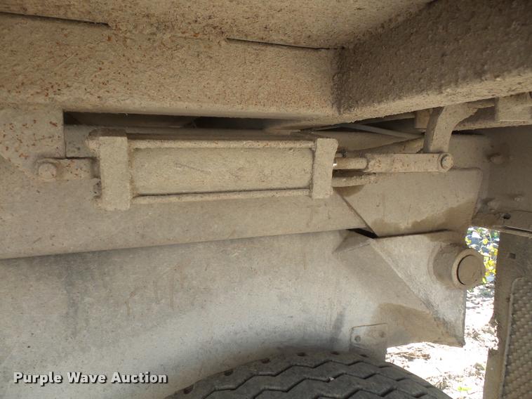 image for item DA3975 1998 Hilbilt end dump trailer