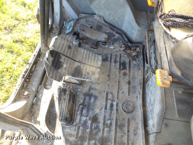 image for item DA3980 2000 Komatsu PC228USLC-2 excavator