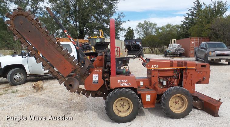 image for item DA4656 2004 Ditch Witch 3700 trencher