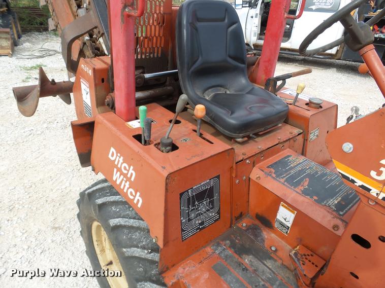 image for item DA4656 2004 Ditch Witch 3700 trencher