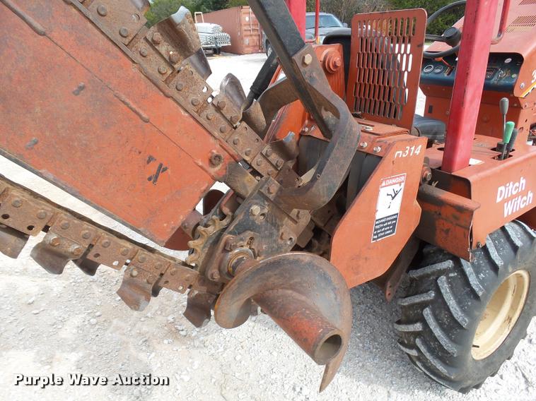 image for item DA4656 2004 Ditch Witch 3700 trencher