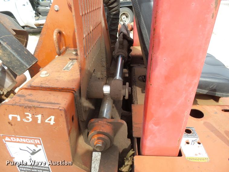 image for item DA4656 2004 Ditch Witch 3700 trencher