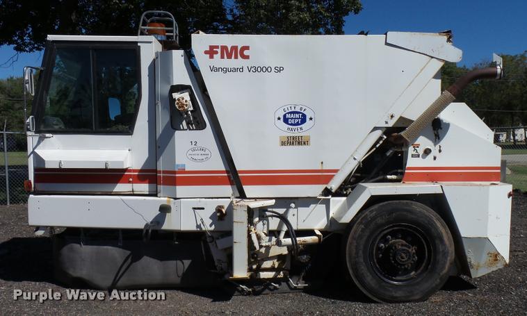 image for item DA9815 1989 FMC Vanguard V3000SP street sweeper